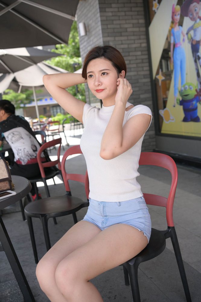 短发牛仔的漂亮女生【2.4G】-如玉图库