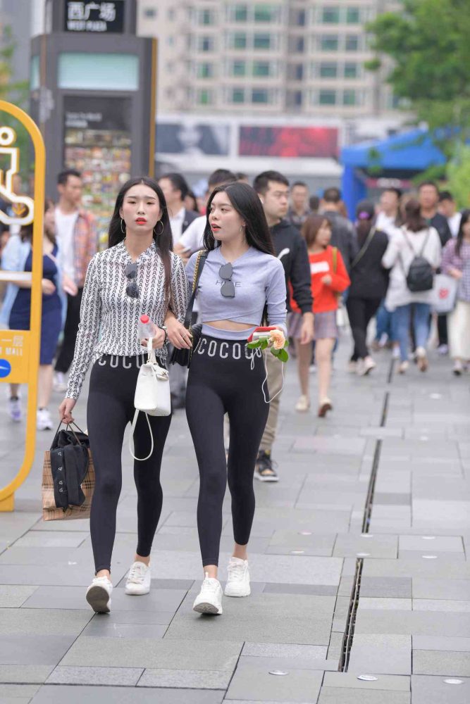 【免费】逛街的两个瑜伽裤姑娘【40P】04030-如玉图库