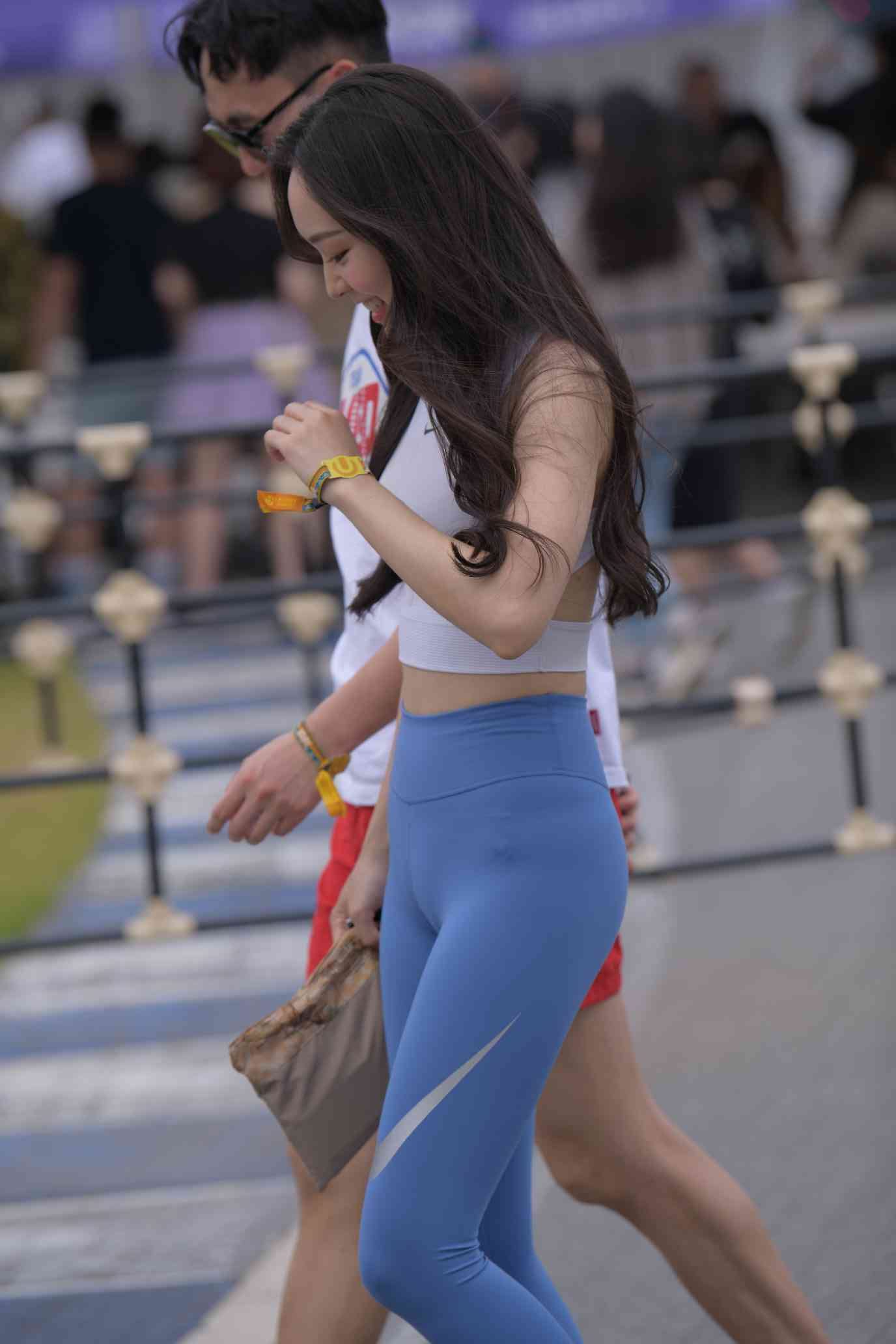 图片[1]-陪男朋友逛街的瑜伽裤女孩【74P】04034-如玉图库