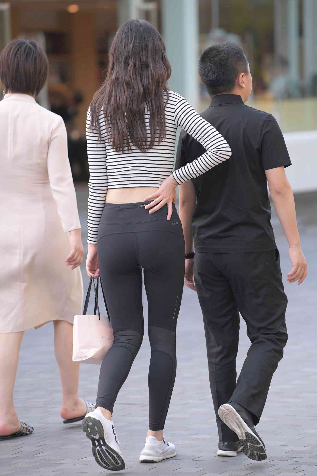 图片[3]-【免费】逛街的瑜伽裤女人【23P】04033-如玉图库