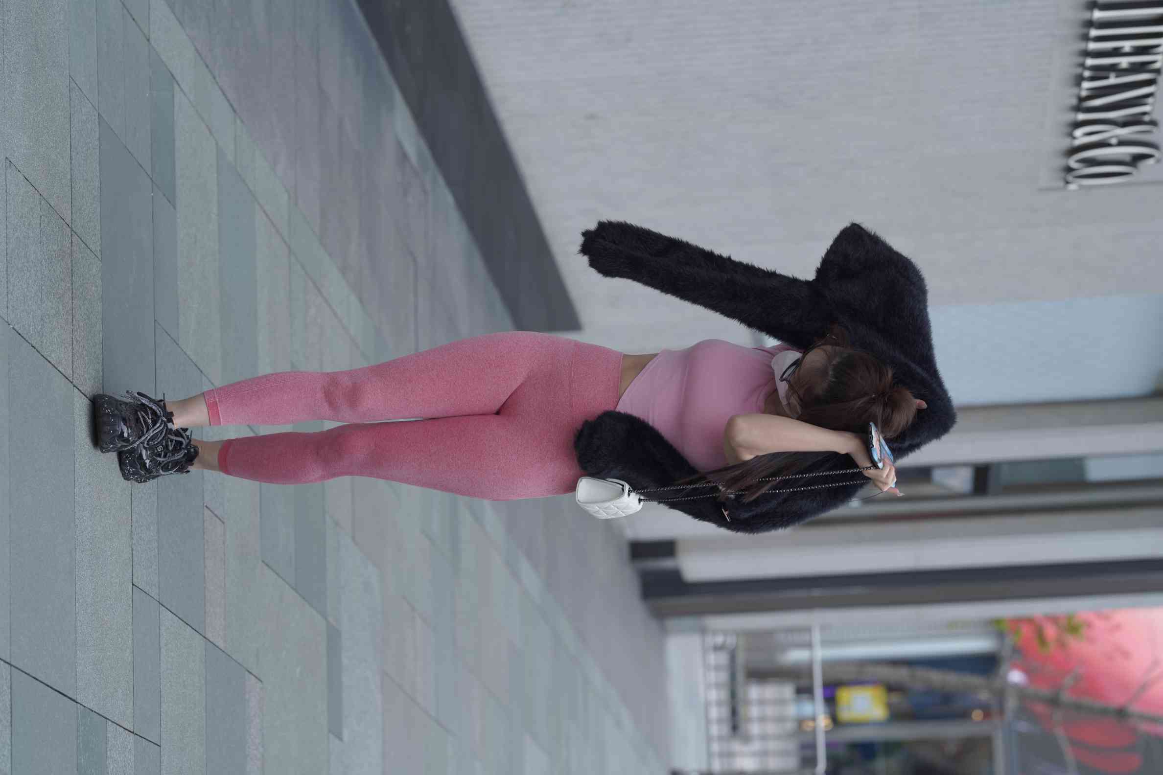 图片[2]-粉红色瑜伽裤的眼镜妹妹【93P】04019-如玉图库