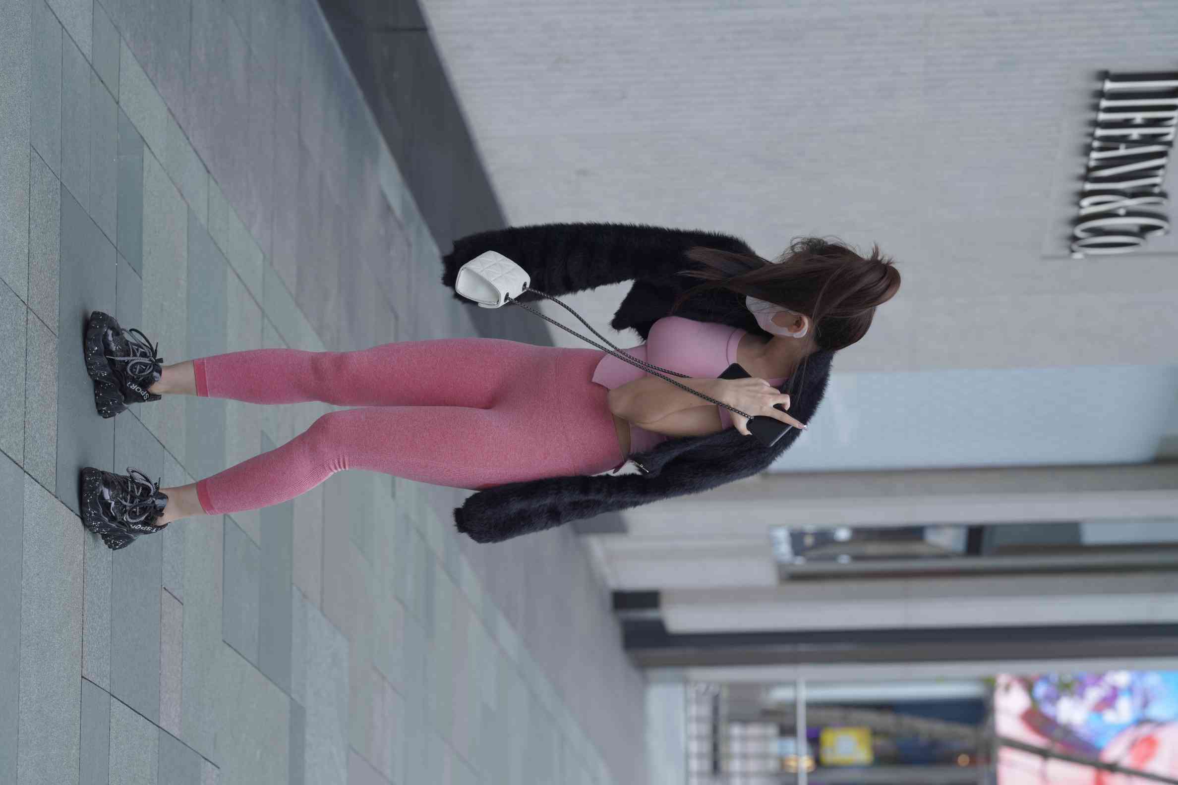 图片[3]-粉红色瑜伽裤的眼镜妹妹【93P】04019-如玉图库