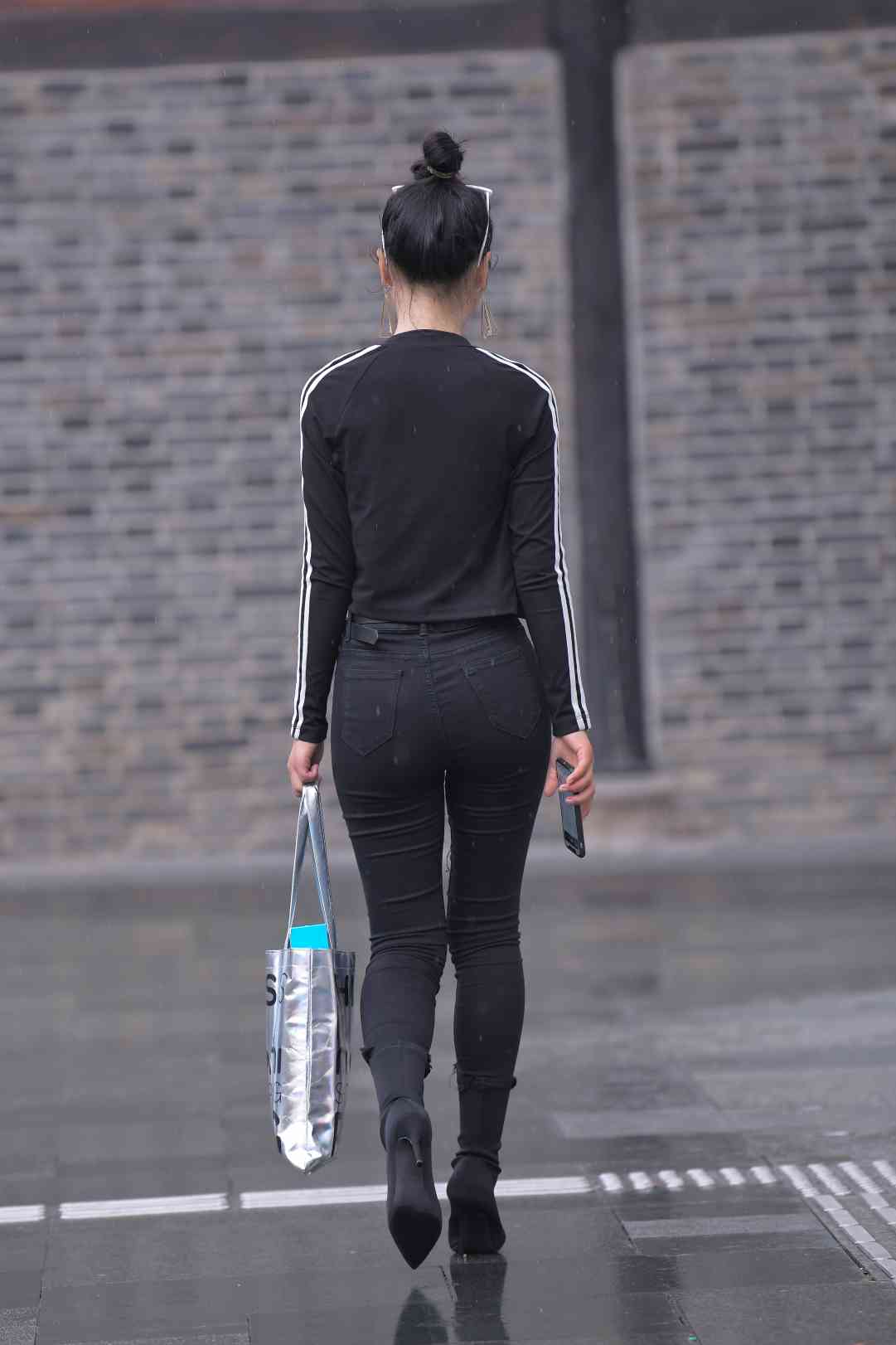 图片[1]-【免费】酷酷的紧身牛仔裤女人【7P】04038-如玉图库