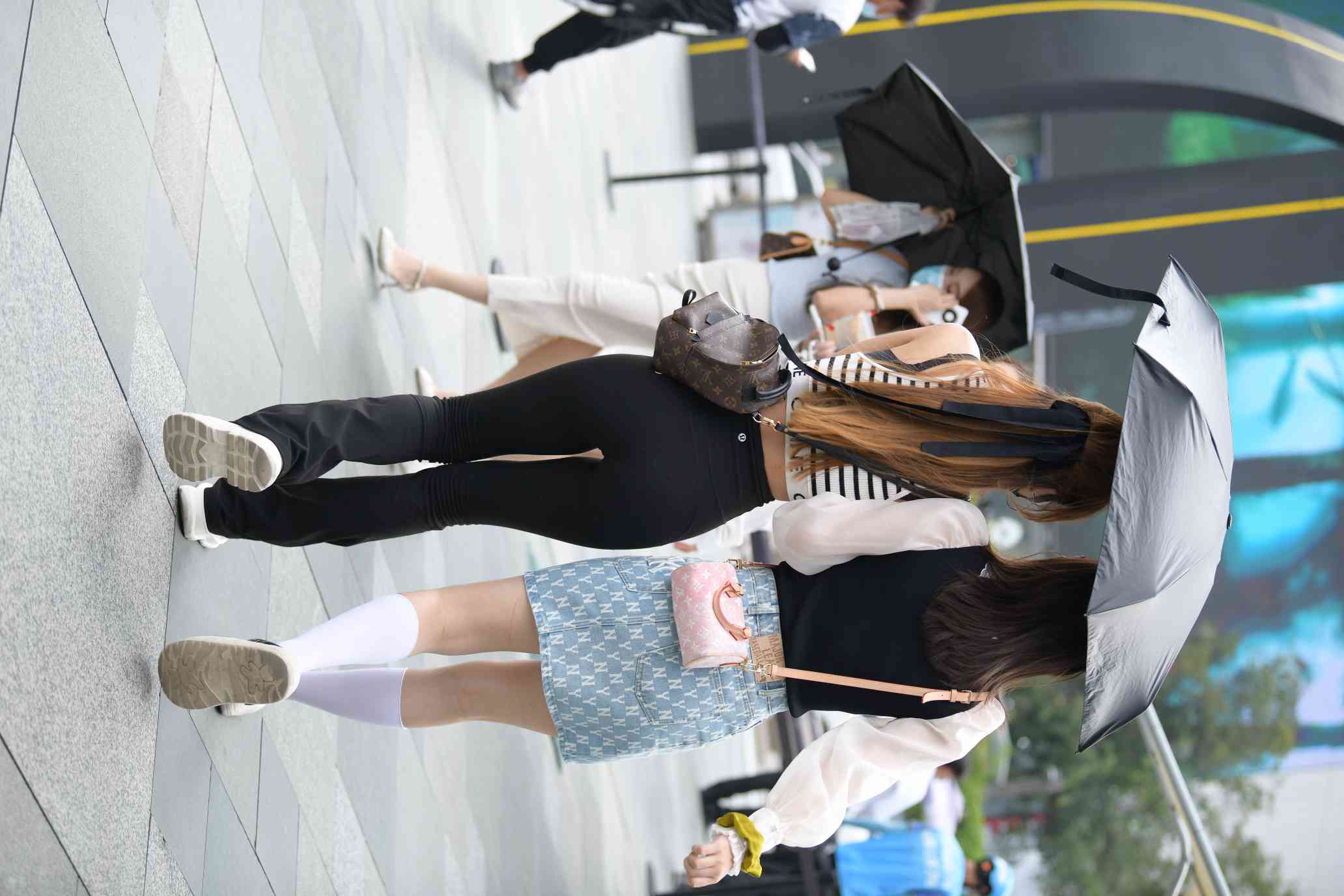 图片[3]-打伞的瑜伽裤姑娘【93P】04032-如玉图库