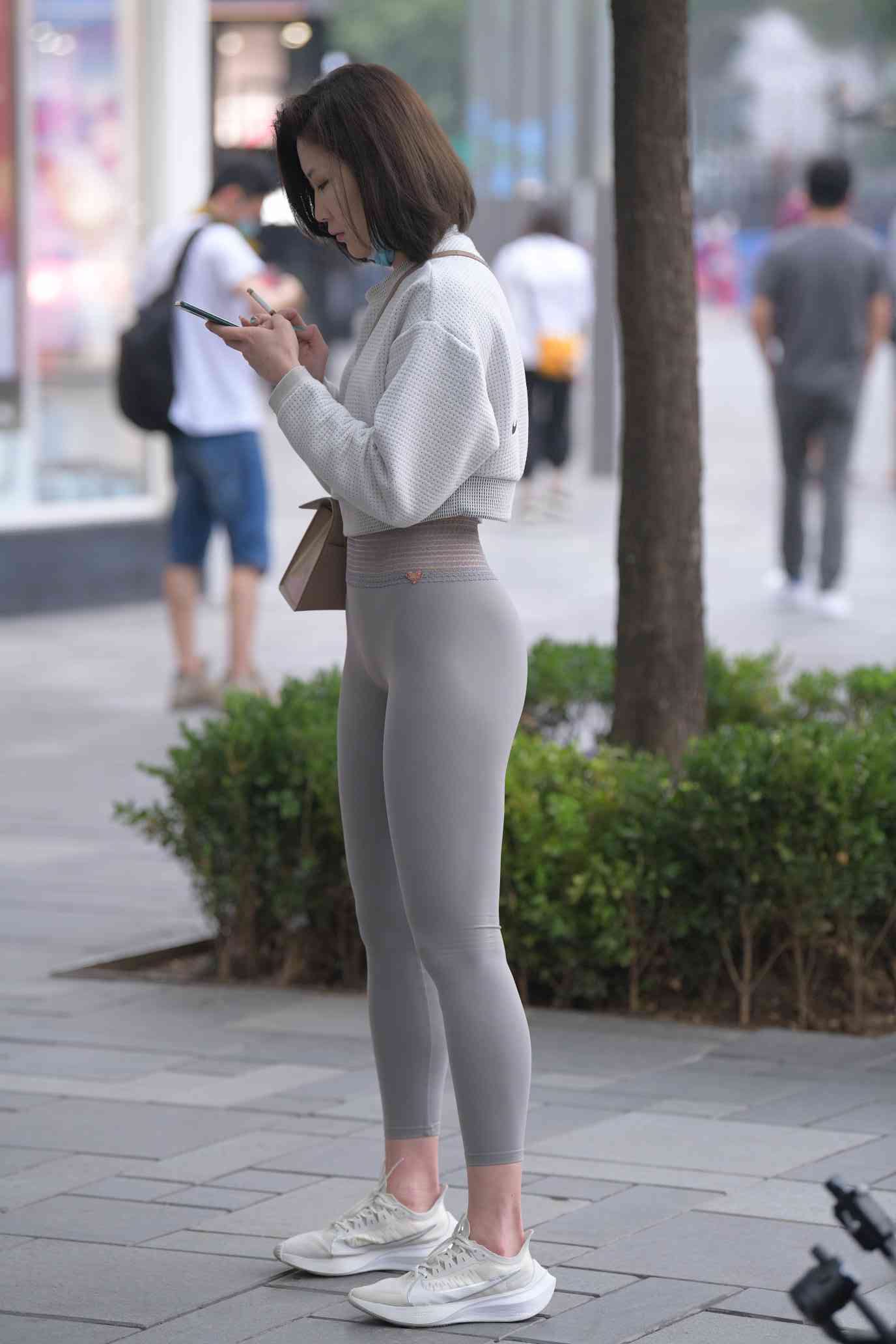 图片[1]-身材很好的短发瑜伽裤姑娘【157P】04015-如玉图库