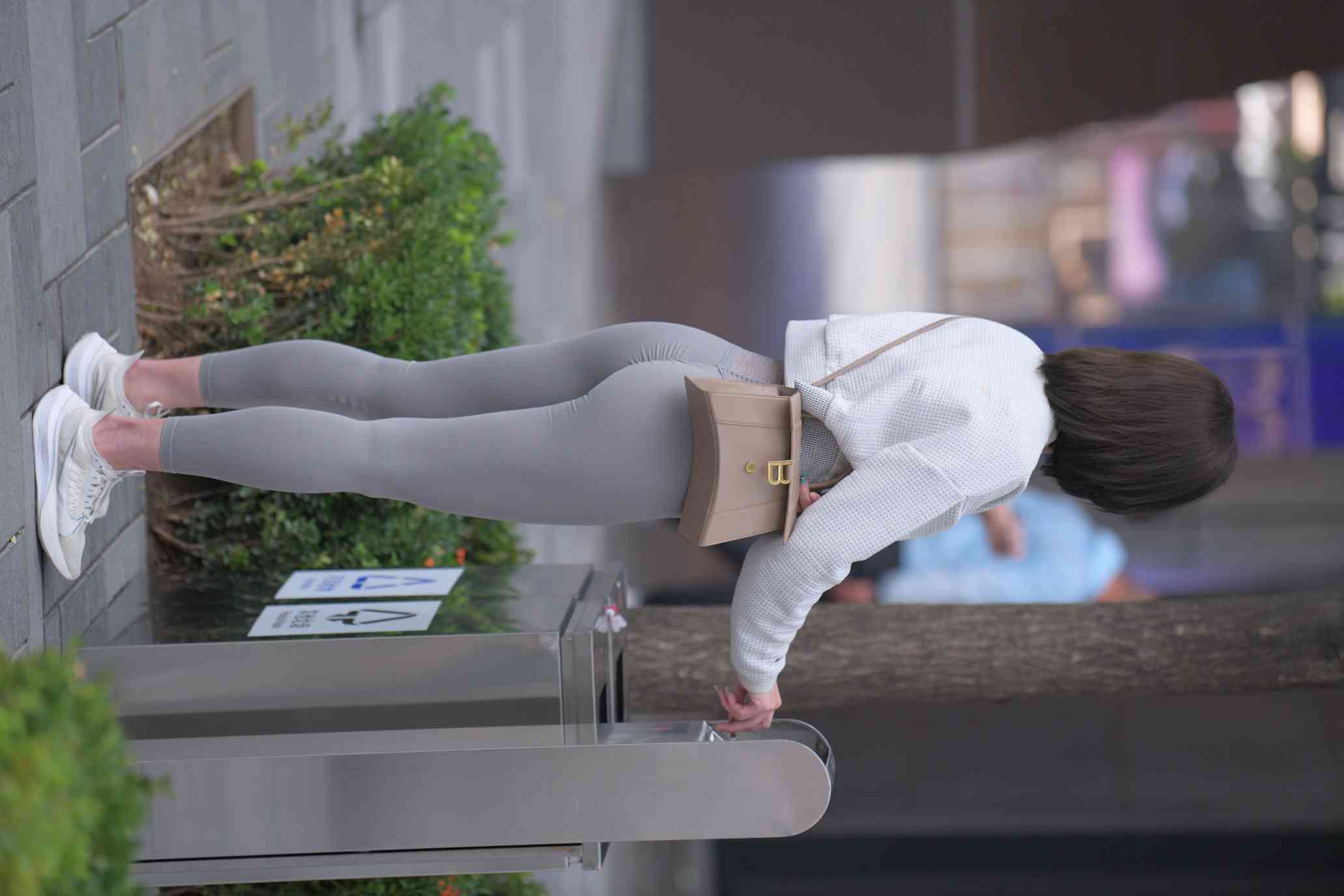 图片[5]-身材很好的短发瑜伽裤姑娘【157P】04015-如玉图库