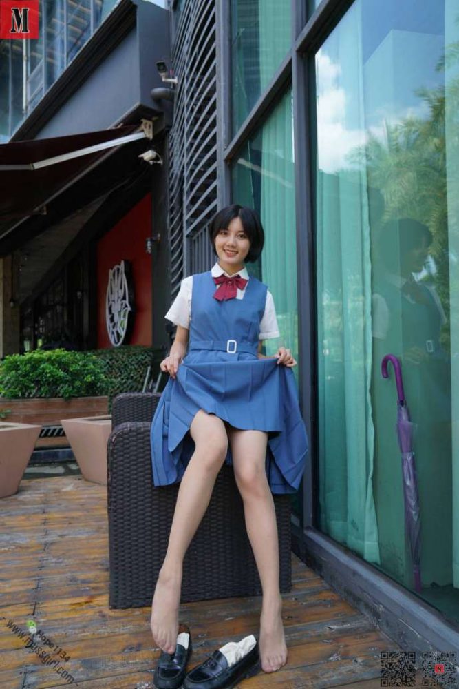 一副学生模样的短发姑娘【112P】20023-如玉图库