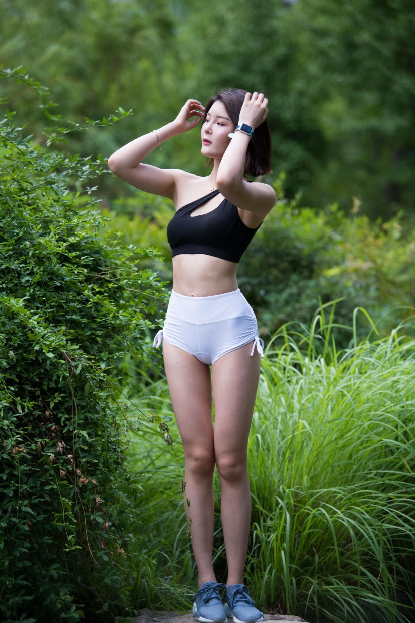 图片[5]-在户外玩耍的白色短裤漂亮姑娘【239P】00061-如玉图库