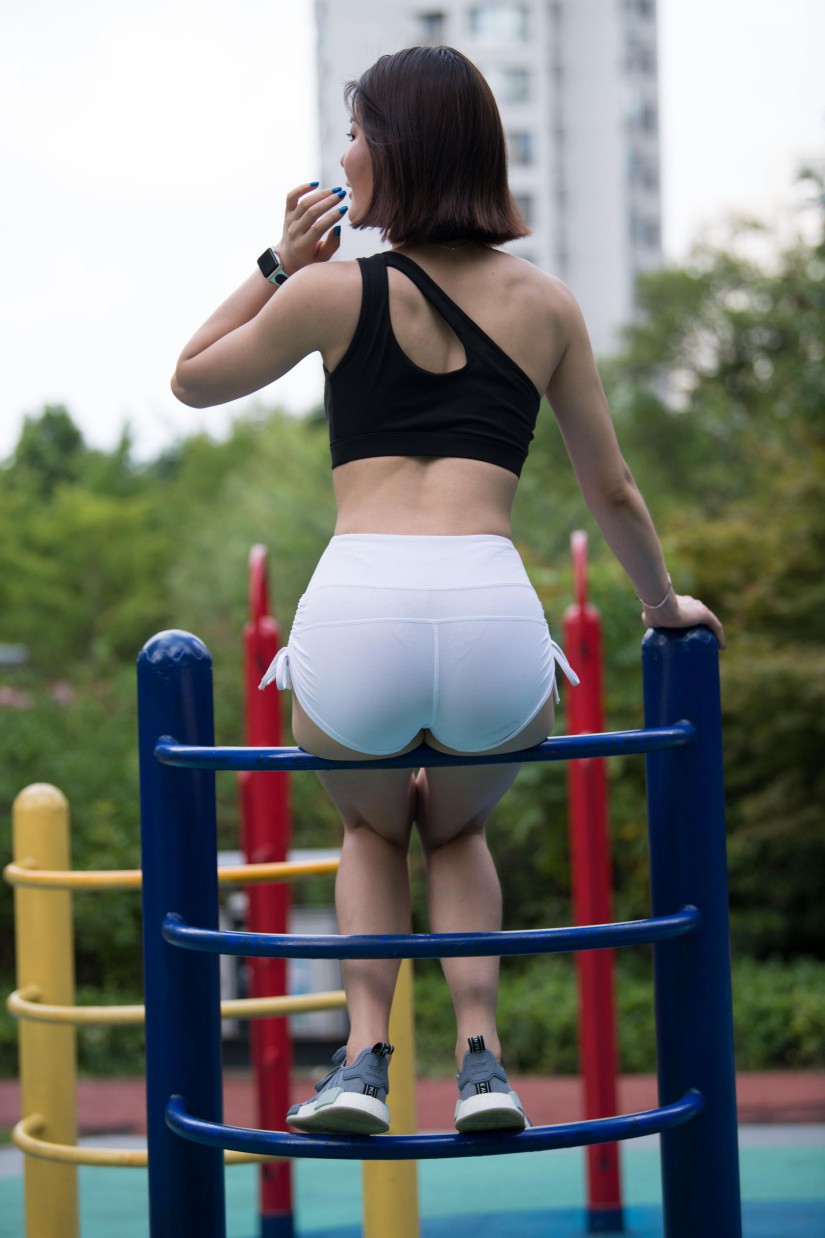 图片[6]-在户外玩耍的白色短裤漂亮姑娘【239P】00061-如玉图库