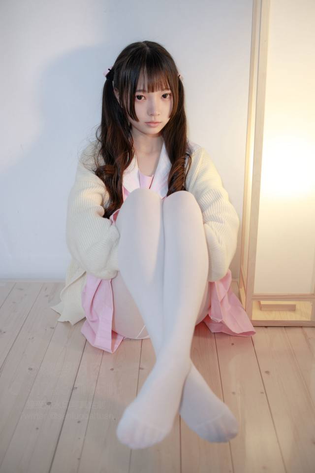 好像有什么心事的白丝双马尾女孩【59P】20022-如玉图库