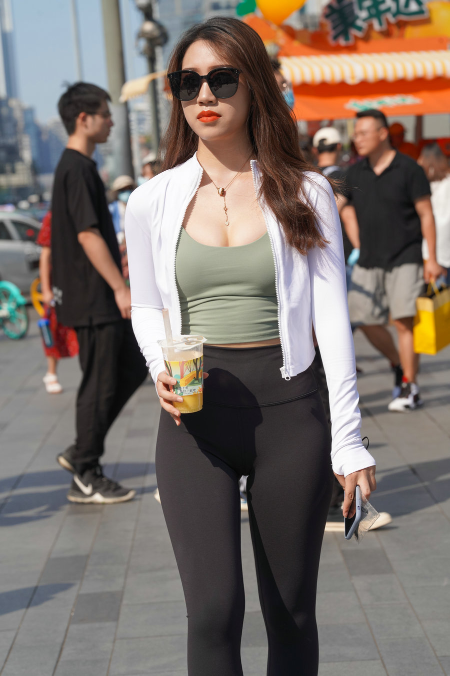 图片[1]-戴墨镜逛街的瑜伽裤女孩 J2859 368P6V-22.8GB-如玉图库