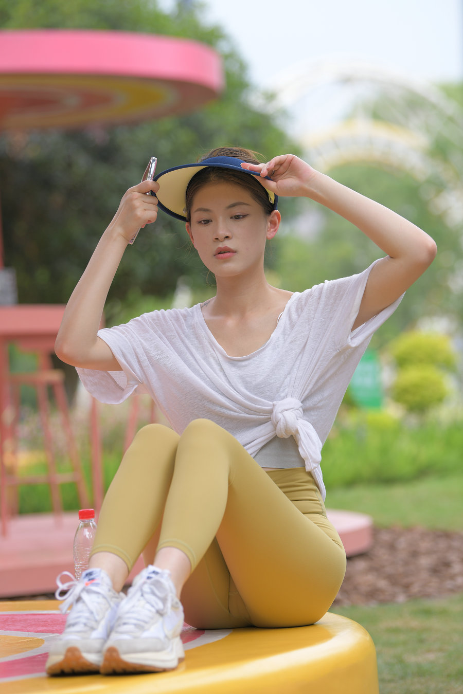 图片[1]-戴着遮阳帽的瑜伽裤女孩J2965 796P1V-27.1GB-如玉图库