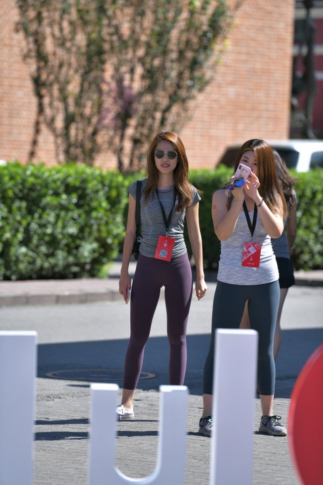 紫色瑜伽裤墨镜导游J4604 27P-336MB-如玉图库