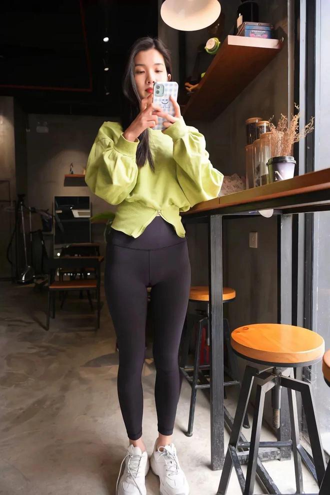 图片[5]-绿色瑜伽裤女孩很开心 J1519 1094P1V-27.6GB-如玉图库