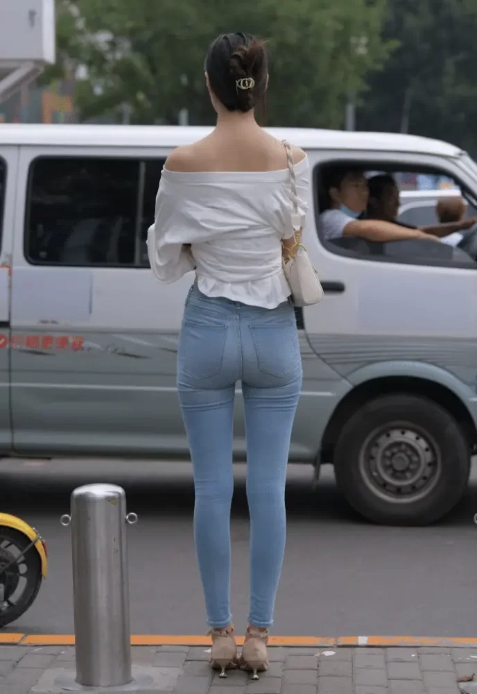 紧身牛仔裤优雅小女人J2238 322P1V-14.1GB-如玉图库