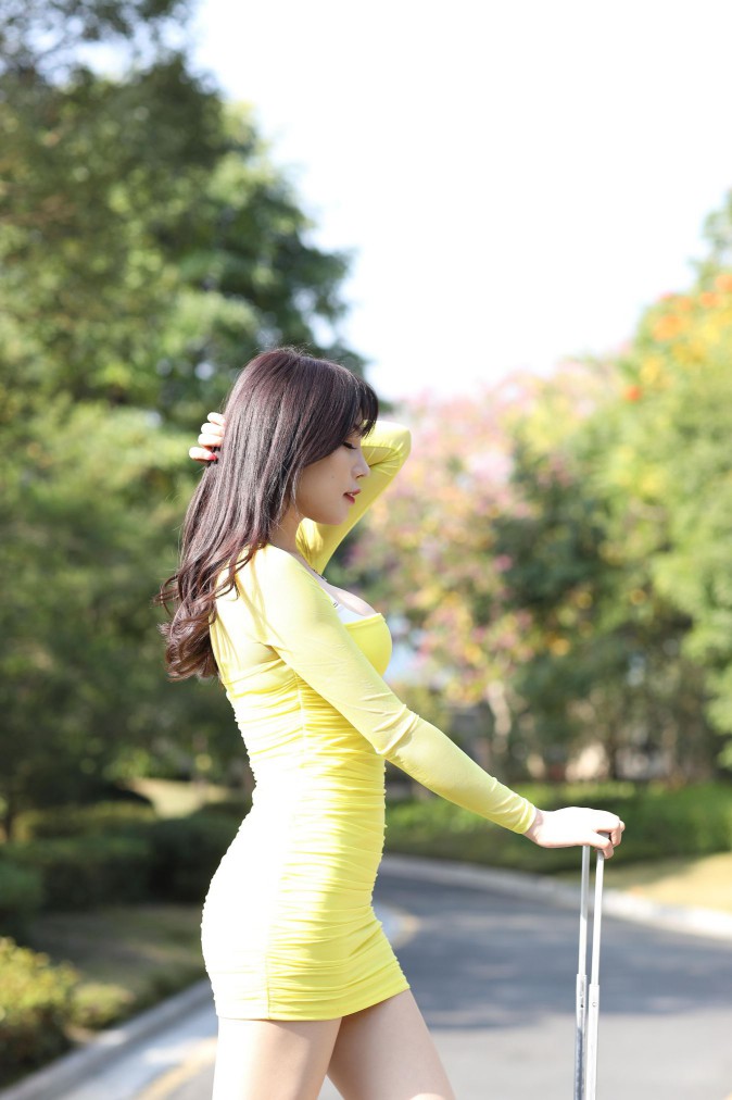 图片[6]-穿紧身裙的美丽姑娘要出去旅行了【419P】00046-如玉图库