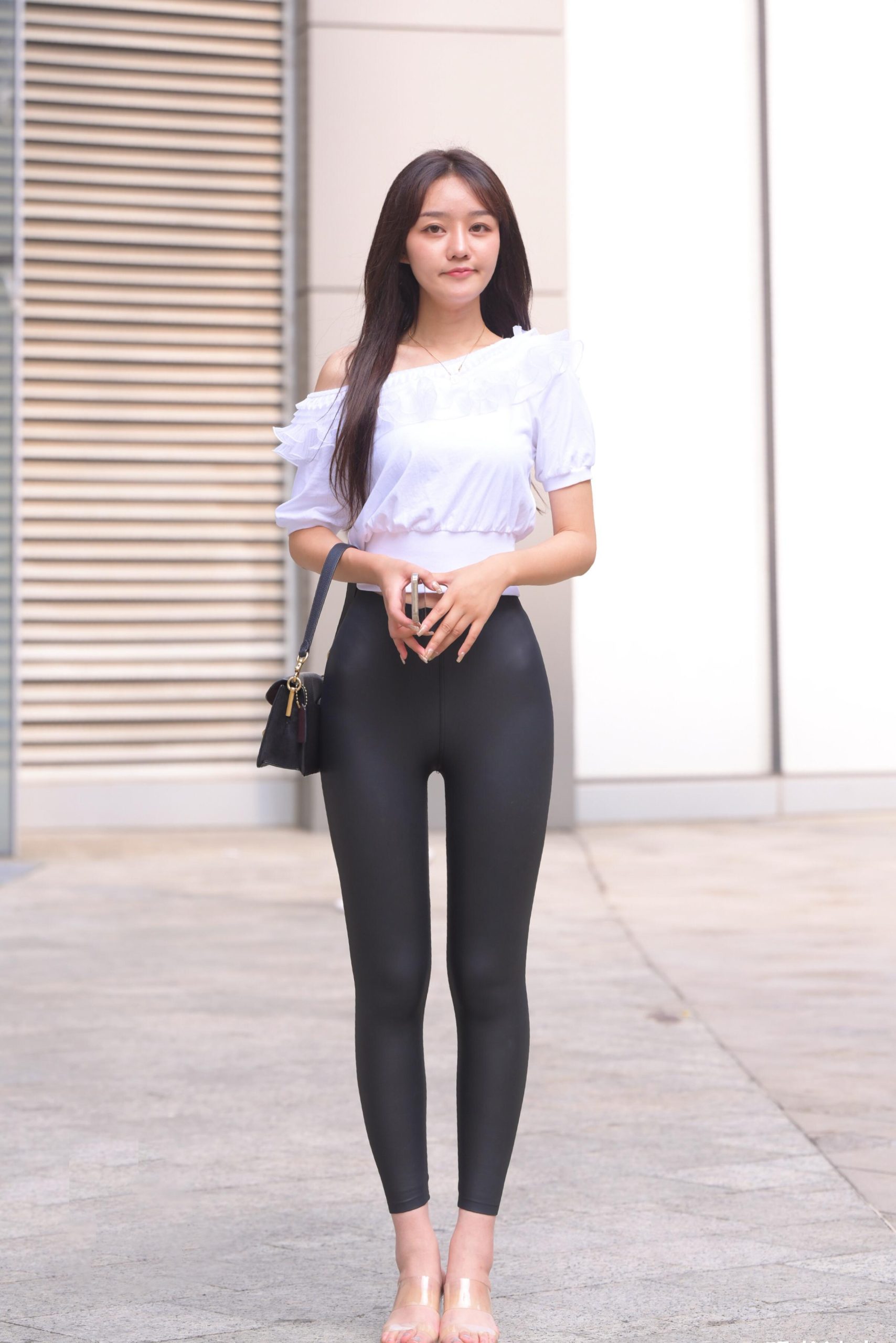 图片[2]-笑容非常甜美且治愈的皮裤女孩 J1945 751P1V-22.1GB-如玉图库