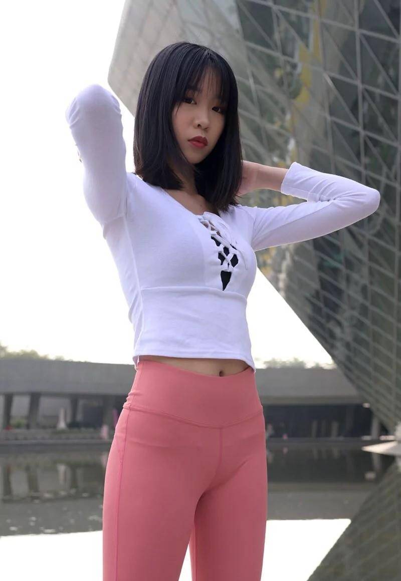 图片[1]-粉色瑜伽裤年轻女孩 J1311 417P17V-14.9GB-如玉图库