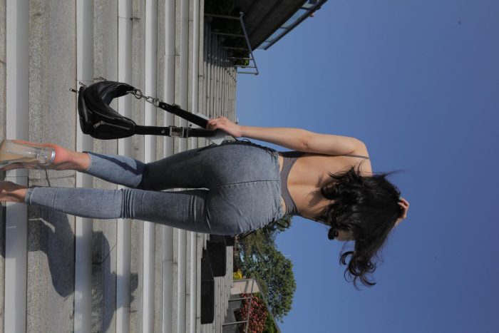 漂亮的紧身牛仔裤长发女孩【474P】00059-如玉图库