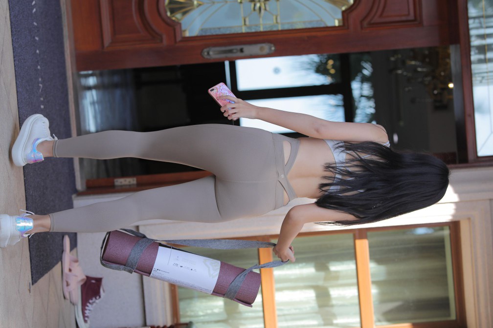 图片[5]-灰色瑜伽裤温柔的女孩【369P】00058-如玉图库