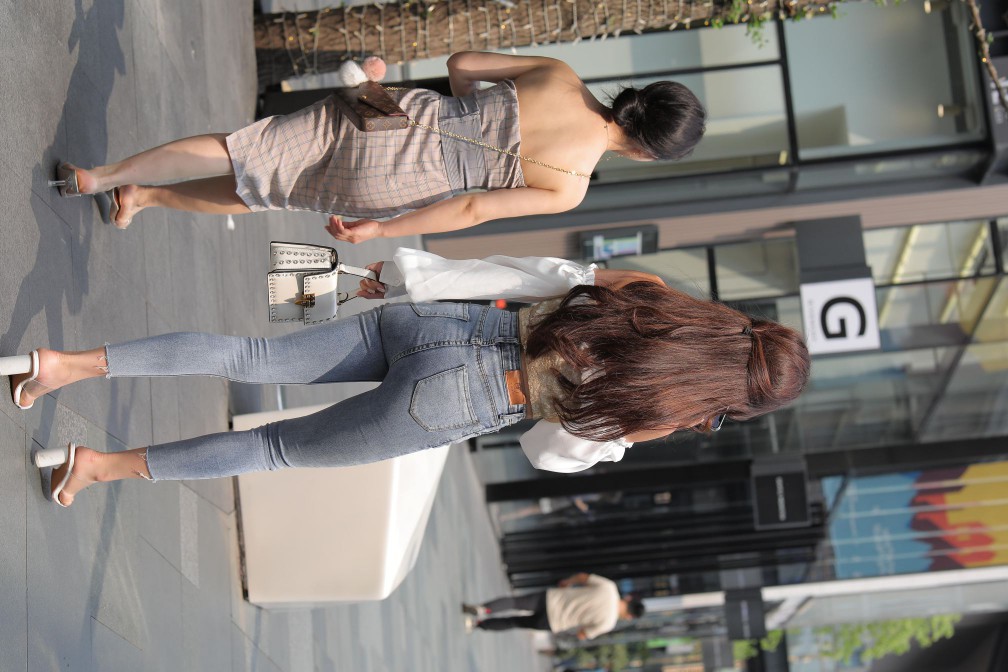 图片[2]-长相甜美的紧身牛仔裤姑娘【114P】00038-如玉图库