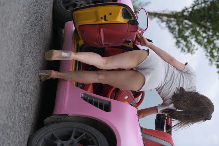 在海边开跑车的连衣短裤女孩【390P】00030-如玉图库