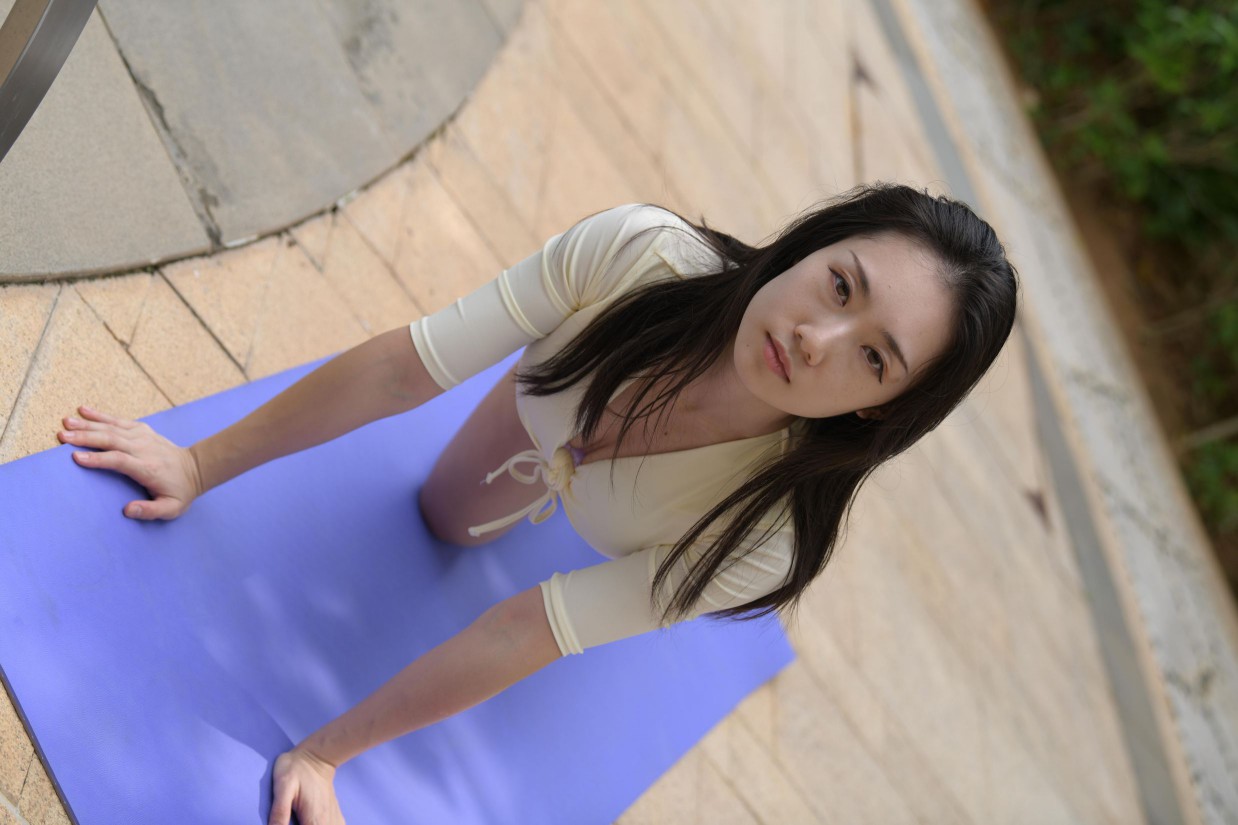 图片[3]-游泳池旁边的比基尼女生【327P】00042-如玉图库