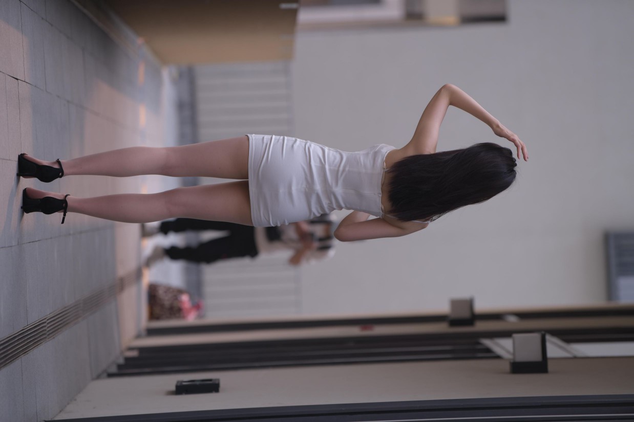 图片[4]-长发女孩紧身短裙特别显身材【245P】00040-如玉图库