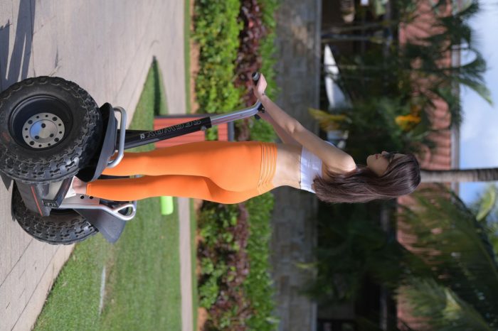 骑着平衡车的橘黄色瑜伽裤妹妹【620P】00054-如玉图库