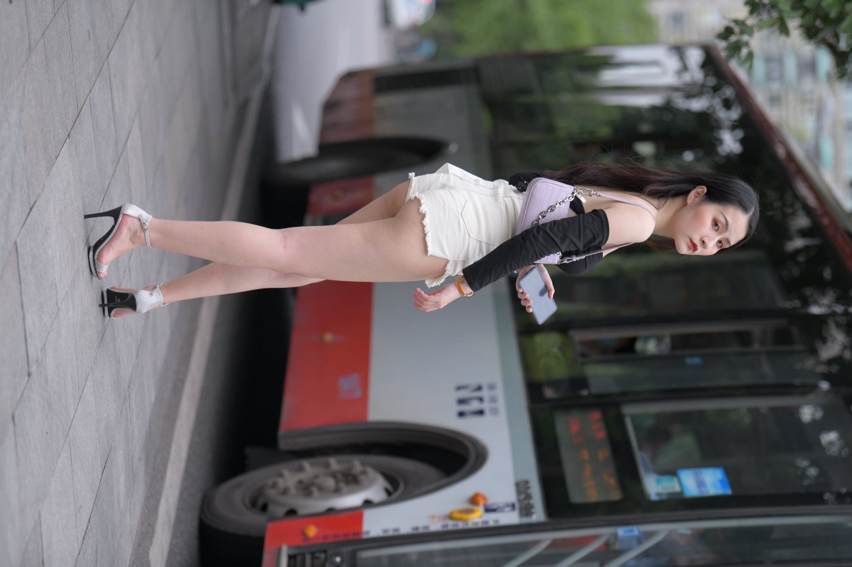 图片[3]-长发飘飘的白色热裤美丽女孩【49P】00029-如玉图库