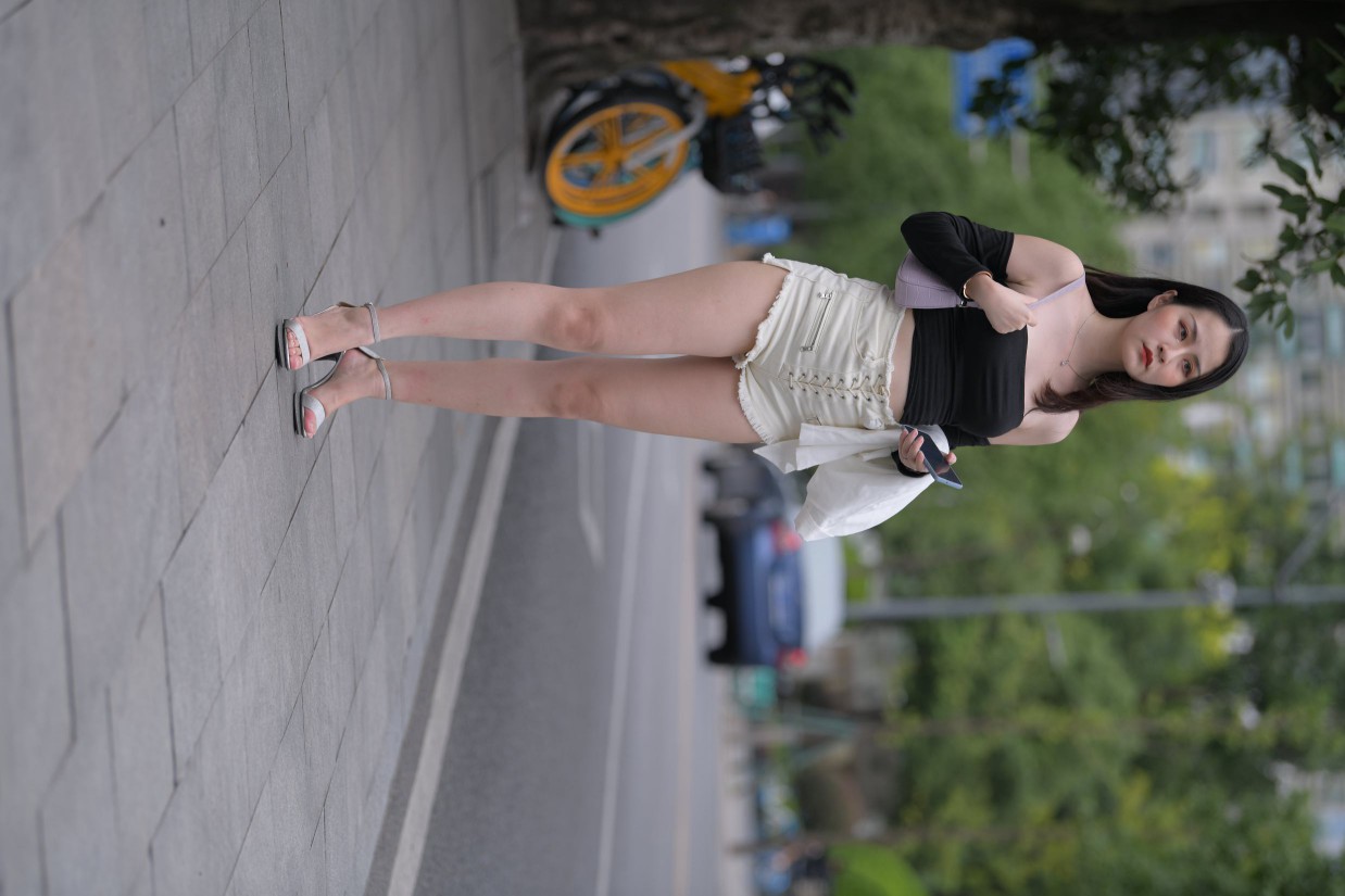 图片[4]-长发飘飘的白色热裤美丽女孩【49P】00029-如玉图库