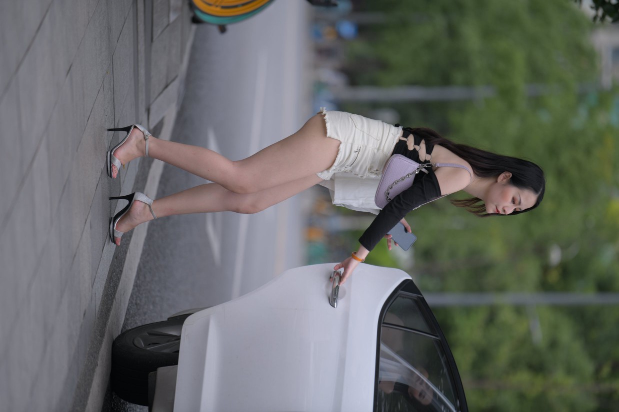 图片[6]-长发飘飘的白色热裤美丽女孩【49P】00029-如玉图库