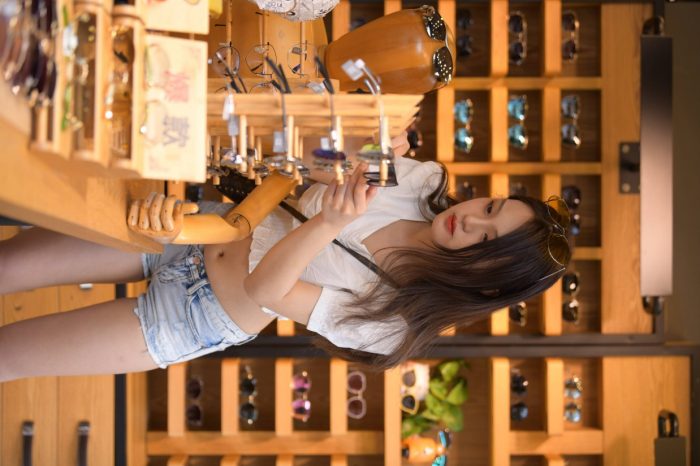 头戴花环的南方姑娘身穿紧身牛仔短裤【161P】00028-如玉图库