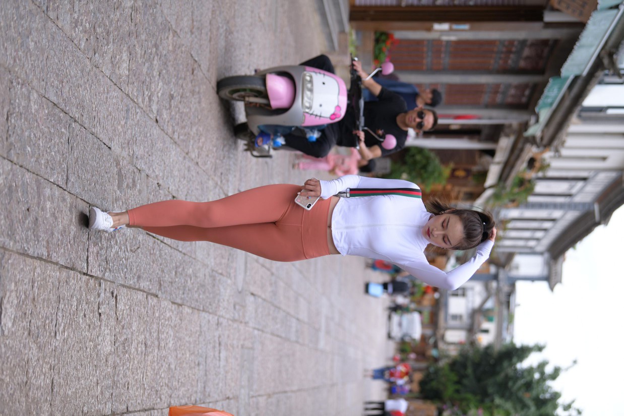 图片[2]-橙色瑜伽裤的高马尾姑娘【615P】00051-如玉图库