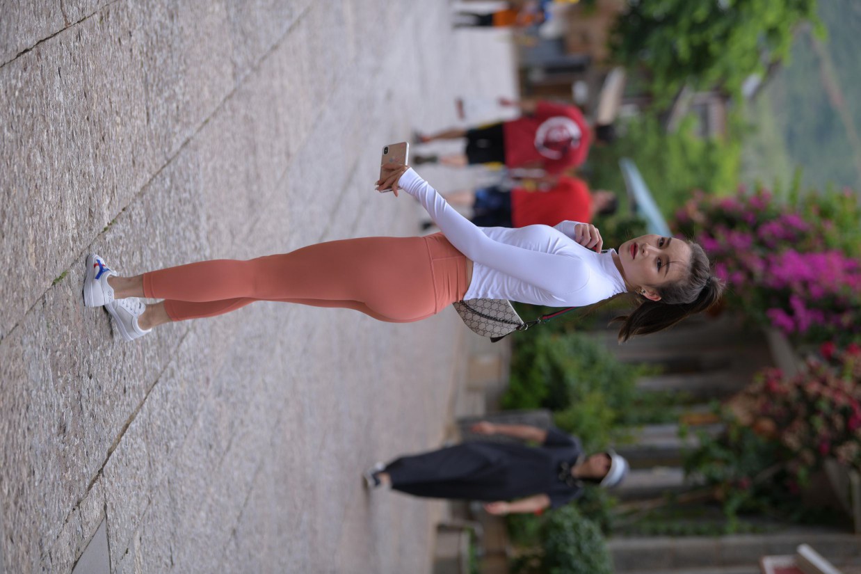 图片[3]-橙色瑜伽裤的高马尾姑娘【615P】00051-如玉图库