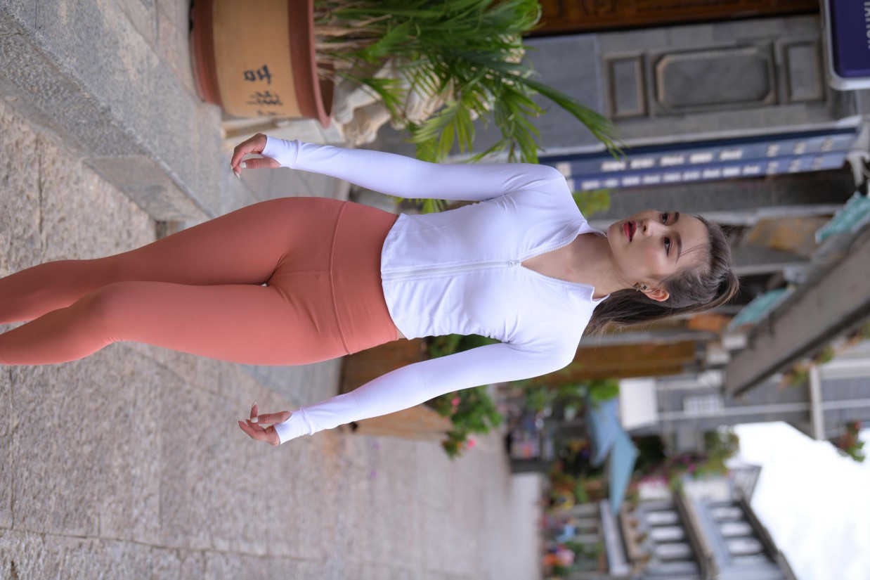 图片[8]-橙色瑜伽裤的高马尾姑娘【615P】00051-如玉图库