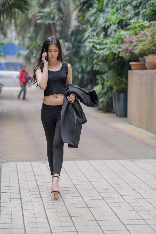 图片[4]-喝奶茶的黑色瑜伽裤长发姑娘【376P】00055-如玉图库