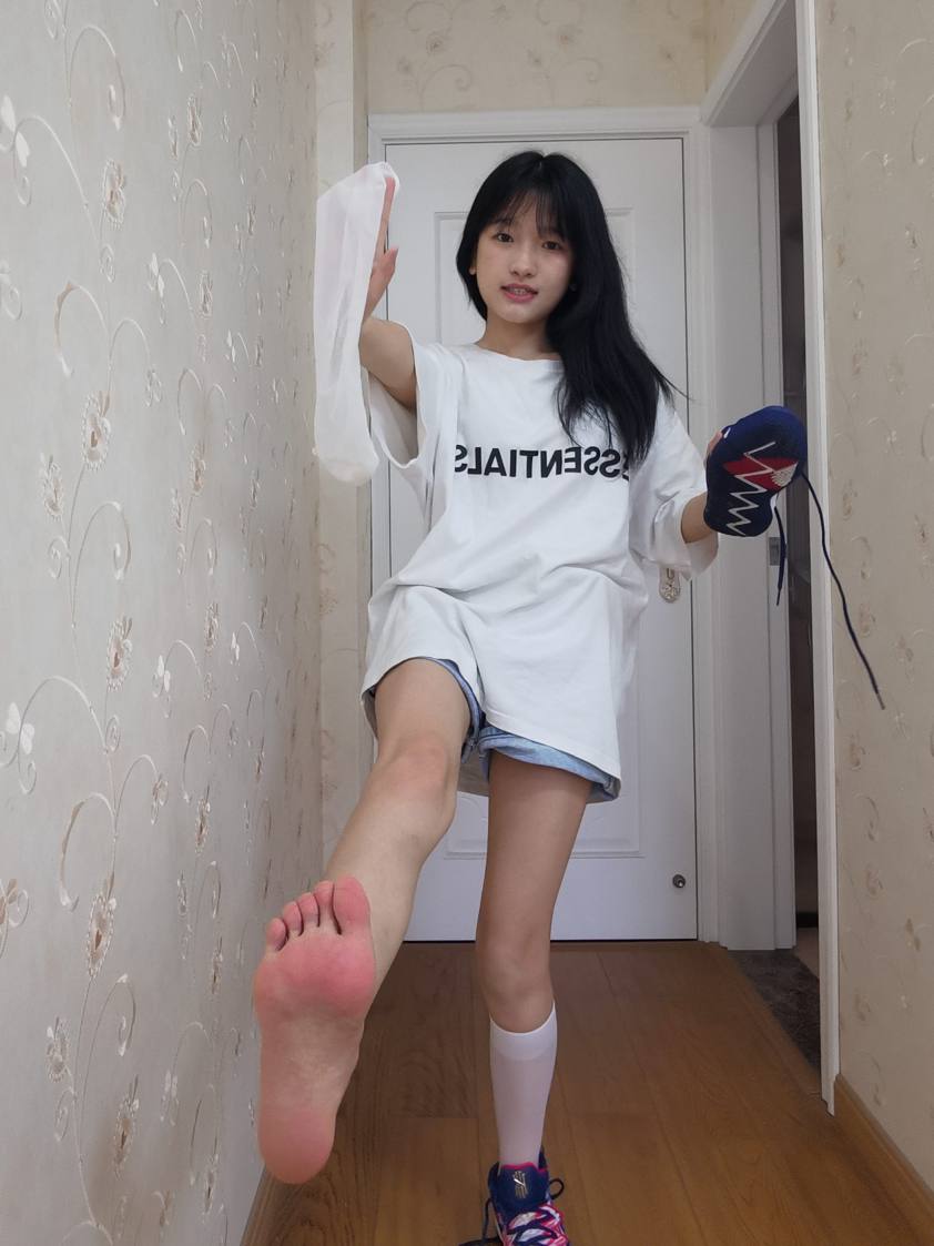 图片[1]-调皮的白袜女孩【149P】20017-如玉图库