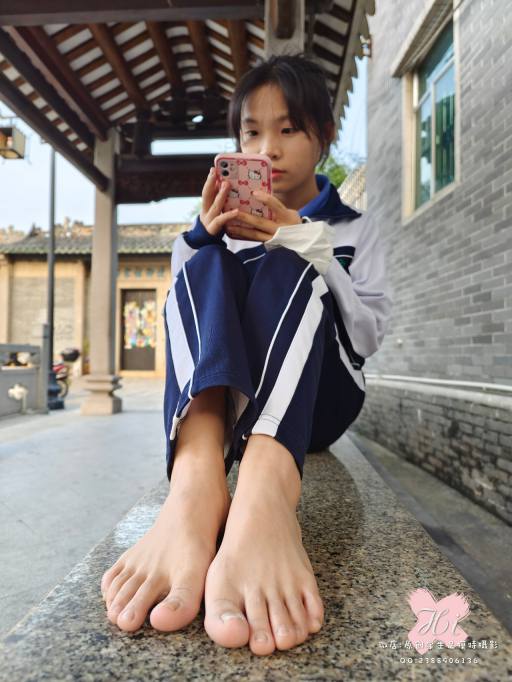 图片[4]-【免费】专心致志玩手机的女孩【42P】20028-如玉图库