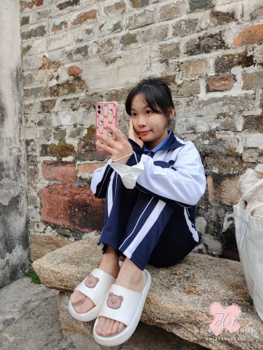 图片[5]-【免费】专心致志玩手机的女孩【42P】20028-如玉图库