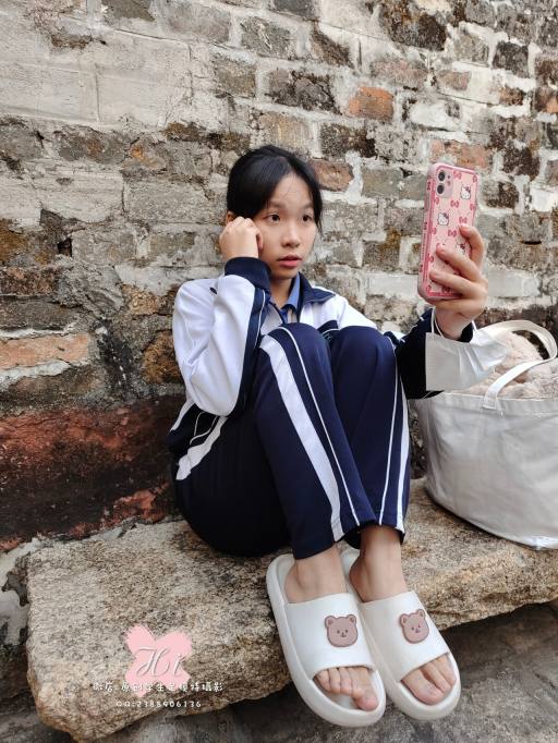 图片[6]-【免费】专心致志玩手机的女孩【42P】20028-如玉图库