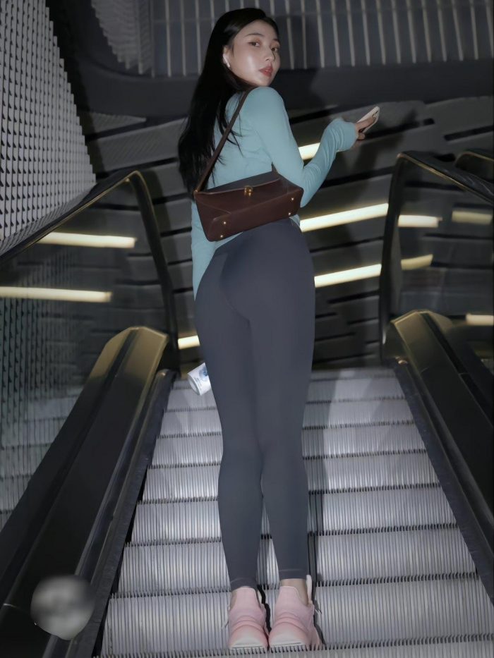 晚上逛商场的瑜伽裤漂亮女孩J2244 225P2V-15.1GB-如玉图库