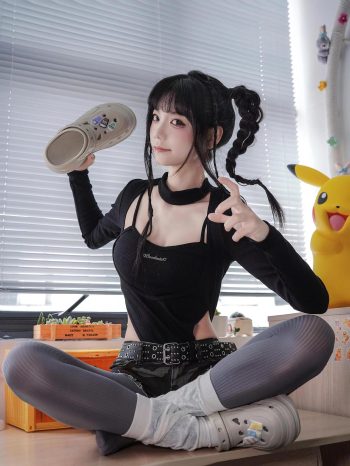 图片[10]-牛仔热裤+灰丝姑娘玩自拍-如玉图库