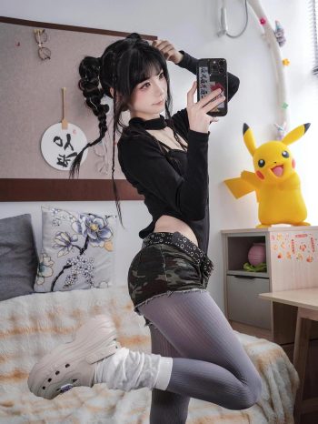 图片[2]-牛仔热裤+灰丝姑娘玩自拍-如玉图库