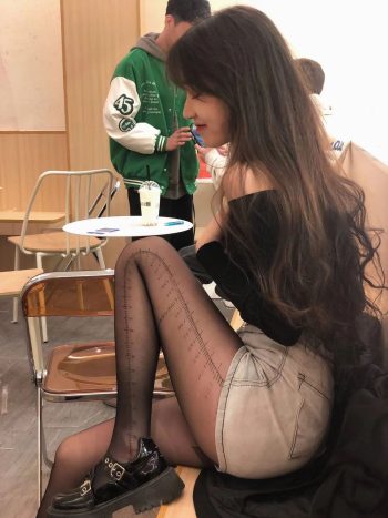 图片[3]-牛仔短裤+黑丝，太好看了吧-如玉图库