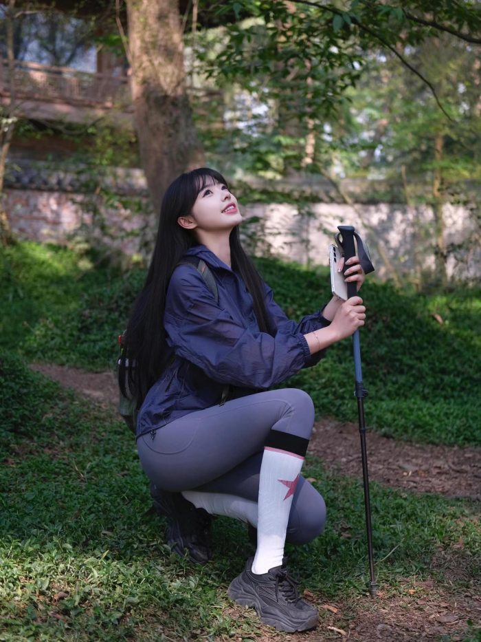 爱爬山的瑜伽裤MM，太甜美了！~-如玉图库