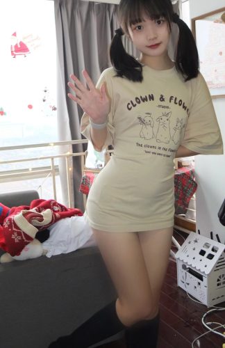 图片[9]-网格丝袜的清纯双马尾小姑娘-如玉图库