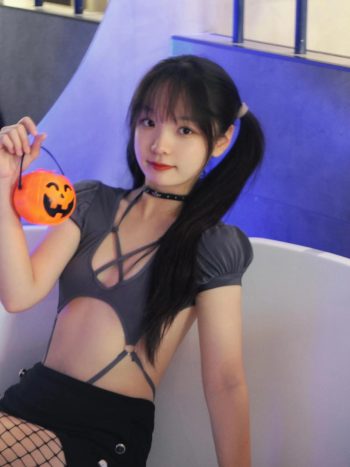 图片[5]-网格丝袜的清纯双马尾小姑娘-如玉图库