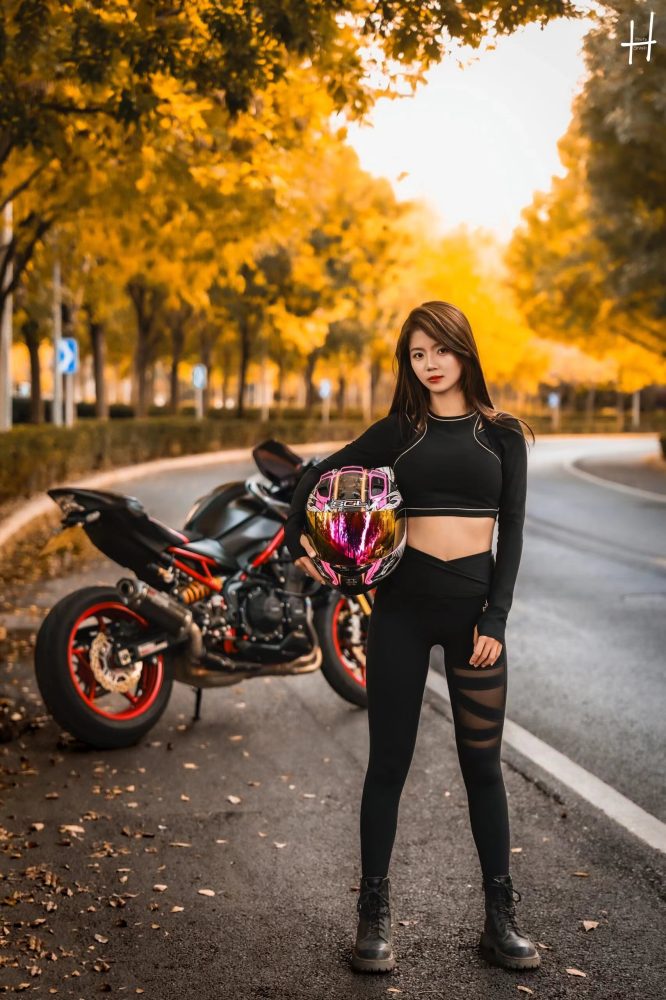 骑摩托车的瑜伽裤美女身材太好了！-如玉图库