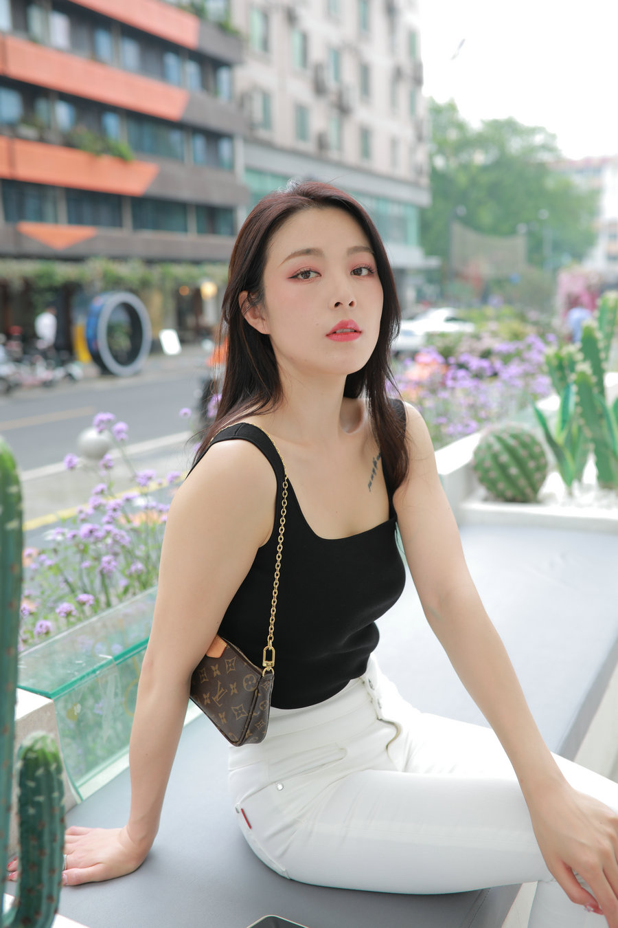 图片[1]-非常漂亮的白色紧身裤女孩J2055 895P2V-24.5GB-如玉图库